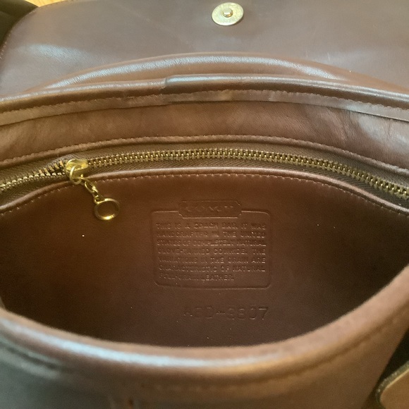 VTG Coach Equestrian Flap Bag Chocolate Brown Leather w Adjustable Buckle Straps - Picture 13 of 17